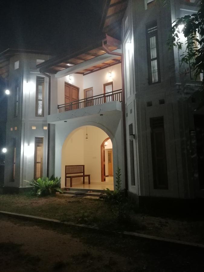 Bed and Breakfast Air Port 5 Minutes Super Clean Upul Negombo Exterior foto
